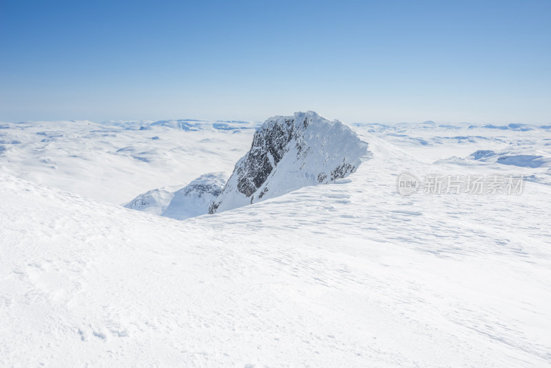 挪威约敦海门的陡峭山脊和雪檐