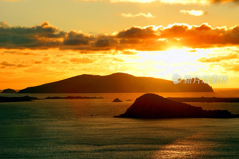 爱尔兰克里郡日落时的布拉斯特群岛