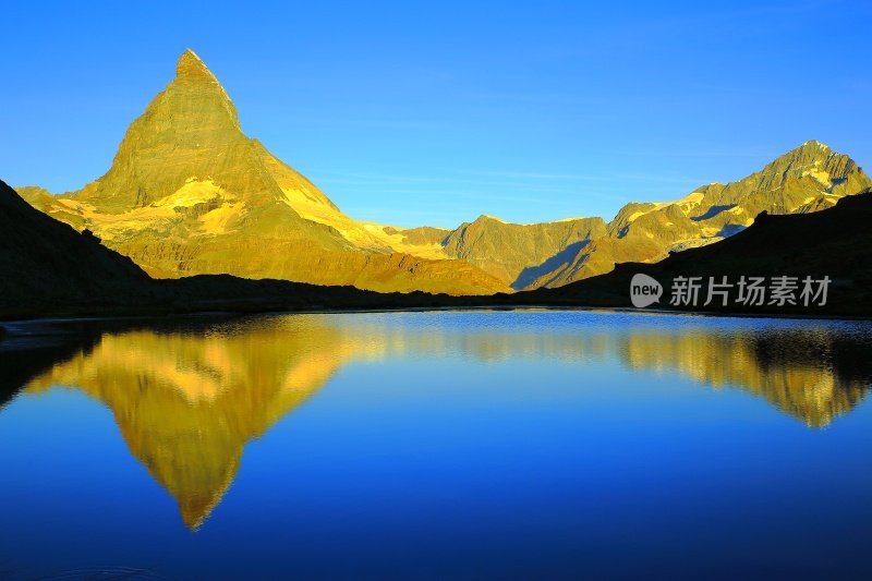 马特洪湖镜面反射，宁静的日出景观，瑞士阿尔卑斯山
