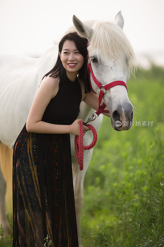 本质上的女人和马