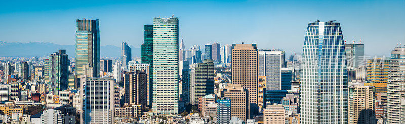 东京拥挤的城市景观全景日本六本木新宿摩天大楼