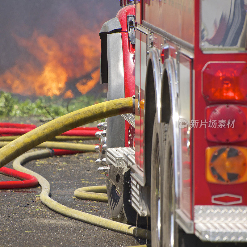 消防车水龙带烧毁房屋火焰燃烧学习培训