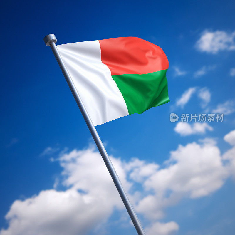 蓝天映衬下的马达加斯加国旗