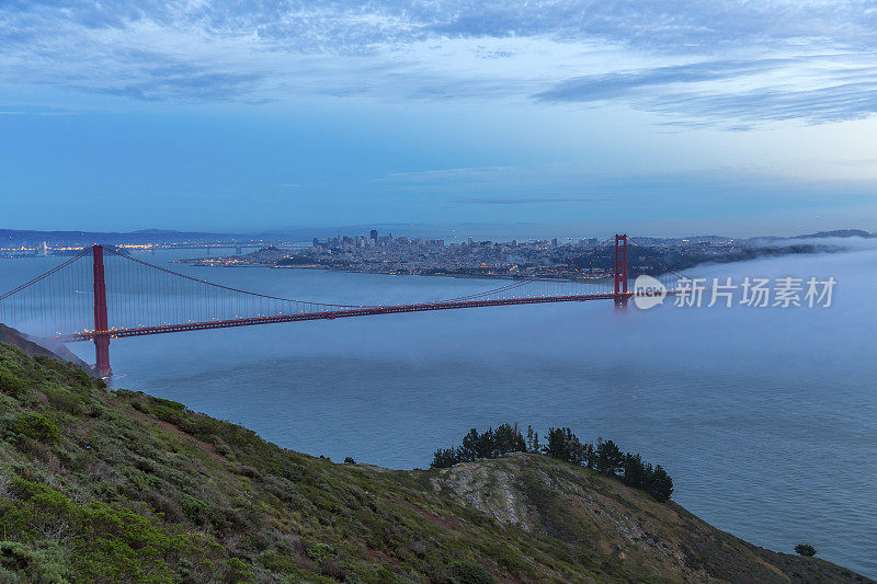 金门大桥和低雾巡航，旧金山