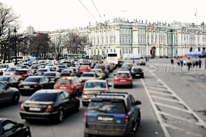 圣彼得堡市中心和交通堵塞。俄罗斯
