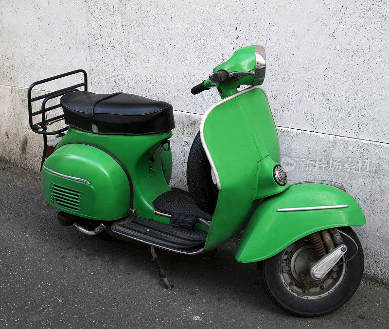 绿色意大利摩托车