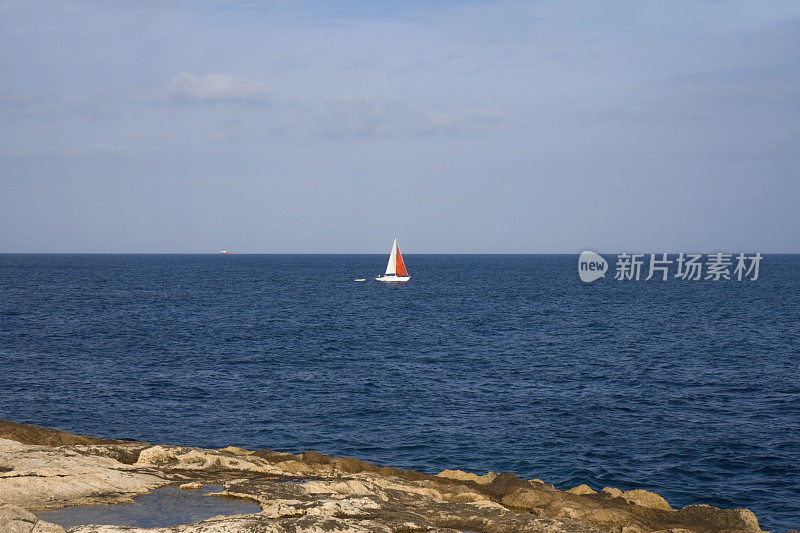 风平浪静的游艇