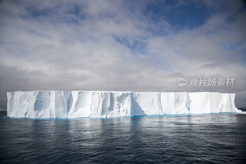 南极洲平顶冰山