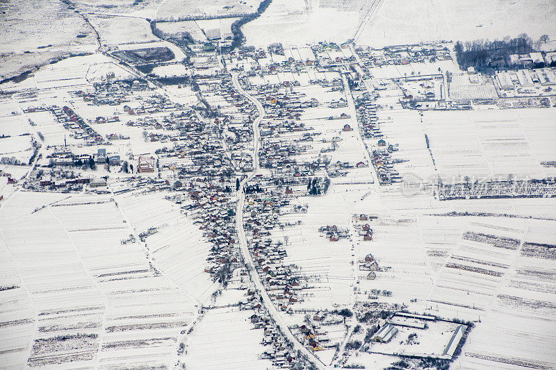 乌克兰利沃夫冬季降雪的小村庄