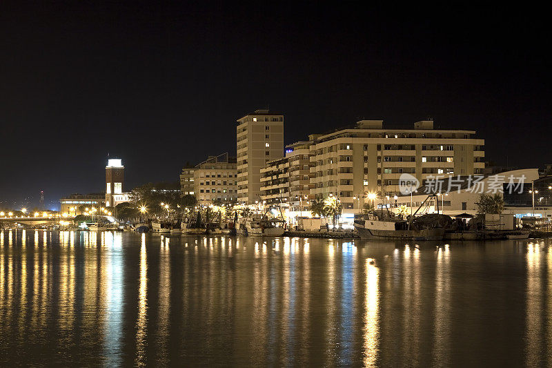 佩斯卡拉的夜景