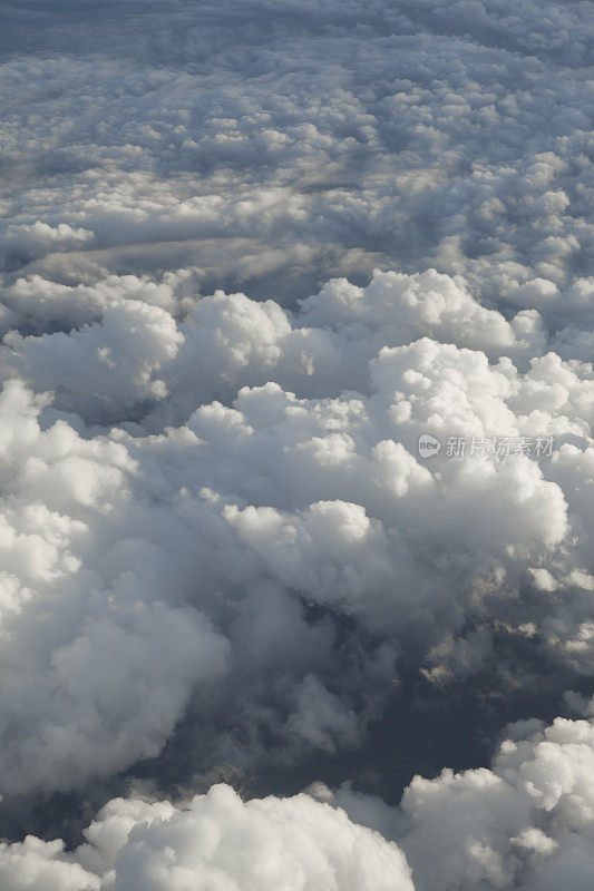 飞机上的云顶