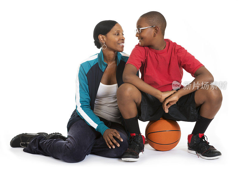 篮球运动员儿子和母亲