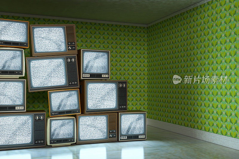 一堆显示静态信号的老式电视机