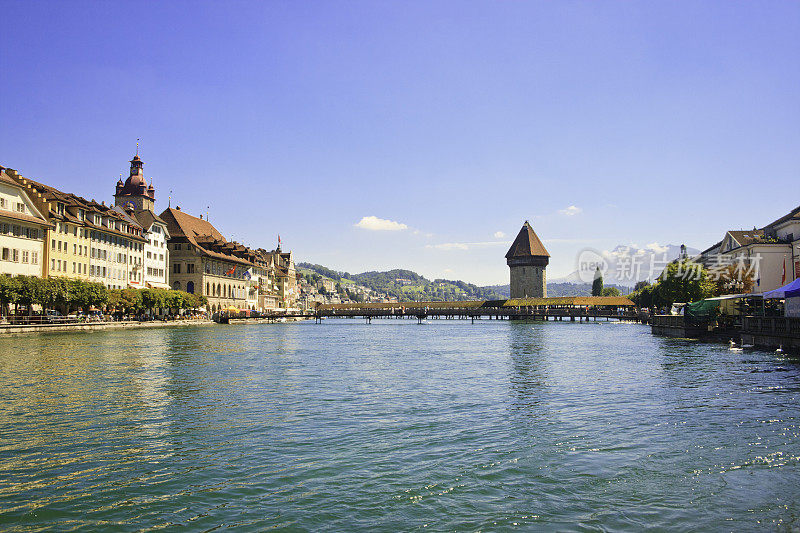瑞斯河、教堂桥和水塔，瑞士卢塞恩