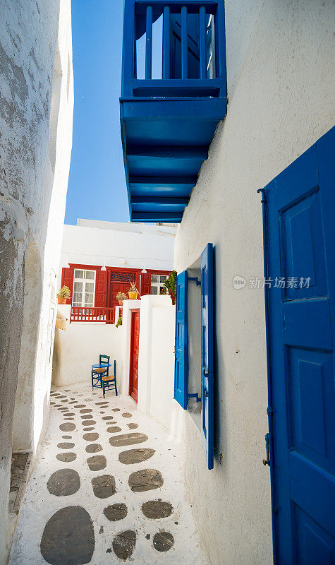希腊米科诺斯米科诺斯镇的狭窄多彩的街道