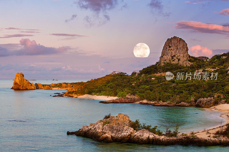 热带岛屿天堂月亮升起