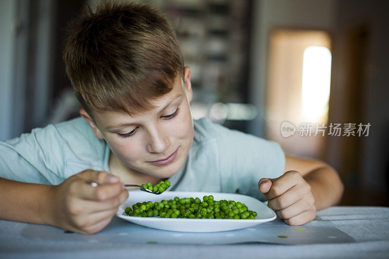 吃青豆的男孩