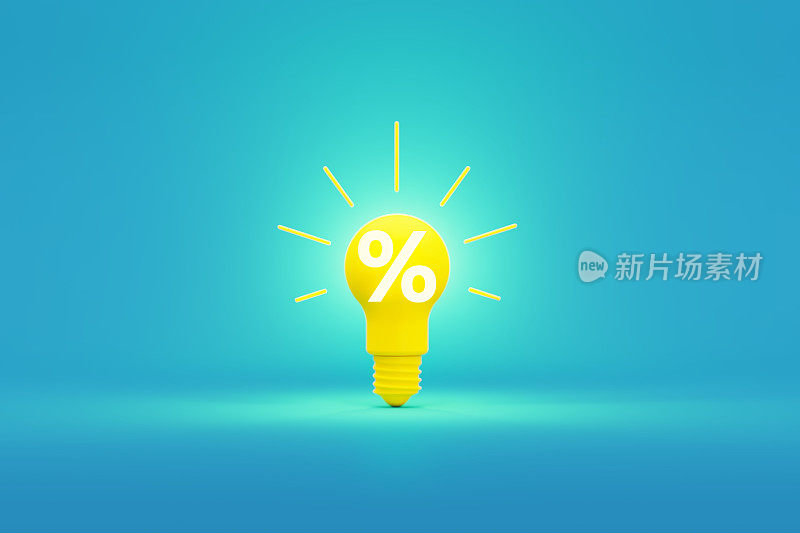 创意和创新概念-灯泡与白色百分比标志坐在蓝色背景