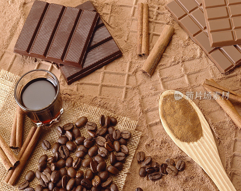 由巧克力、咖啡和肉桂组成。