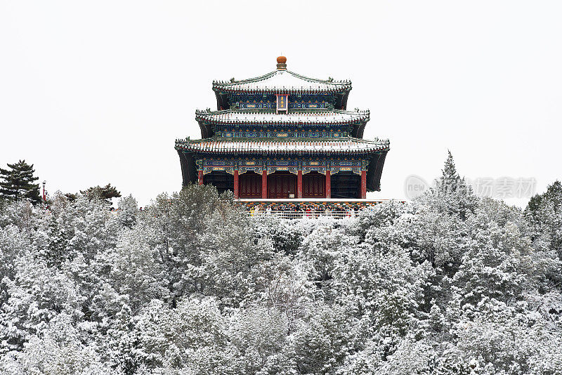 北京景山万春亭在雪中