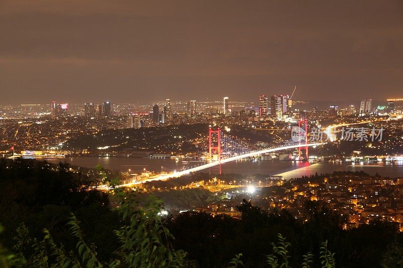 博斯普鲁斯海峡，少女塔，卡姆利卡的夜景