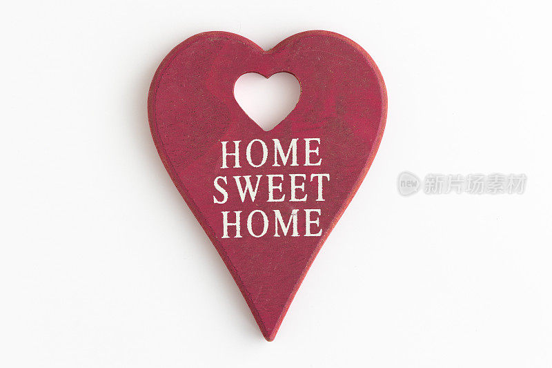 红心木刻“家，甜蜜的家”字样