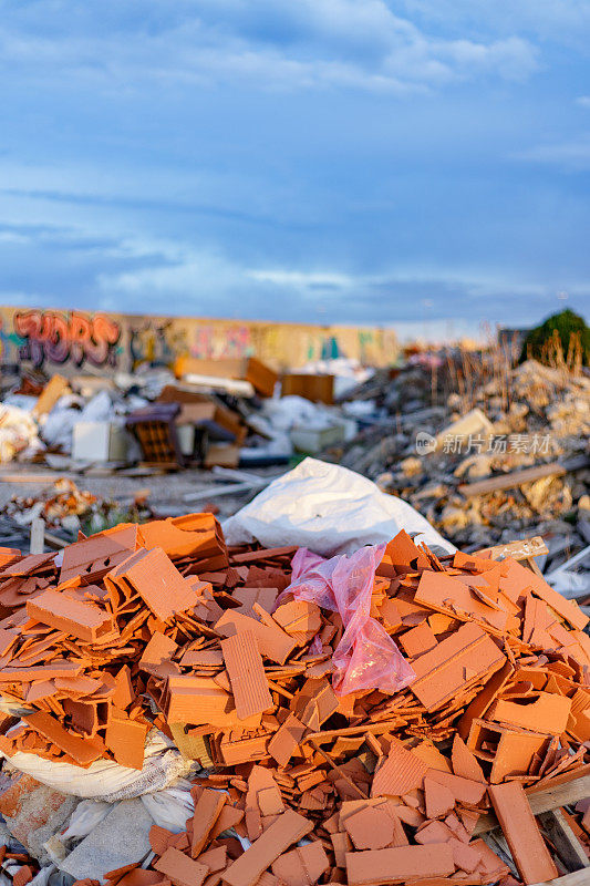 垃圾填埋场。环境问题，回收利用，废物管理，消费主义。马德里,西班牙