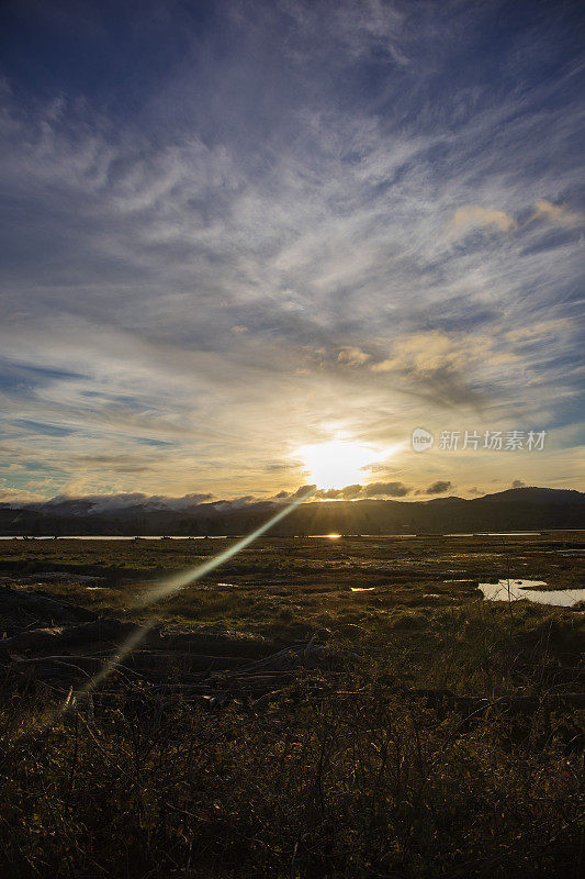 田野上的夕阳