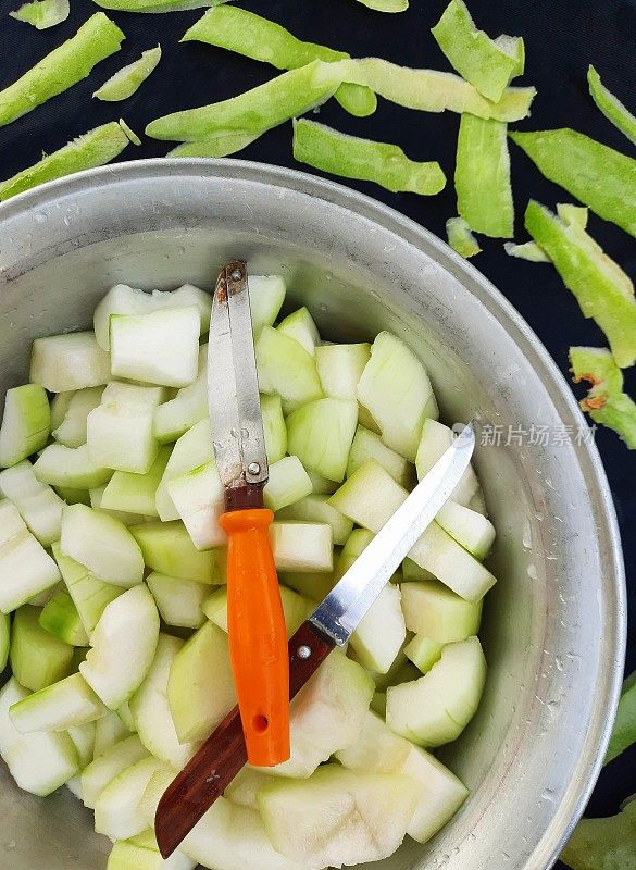 切好的葫芦，蔬菜块-烹饪准备。