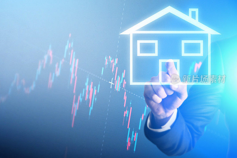 房地产，抵押贷款，家庭金融和家庭保险，金融和经济概念。商人显示房屋图标的数字显示与财务图表