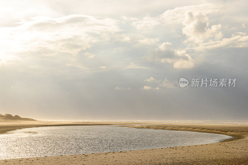 荷兰瓦登海地区特塞尔岛海滩上的斯拉夫特山谷