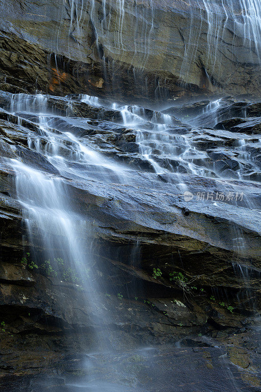 烟囱岩州立公园的胡桃瀑布