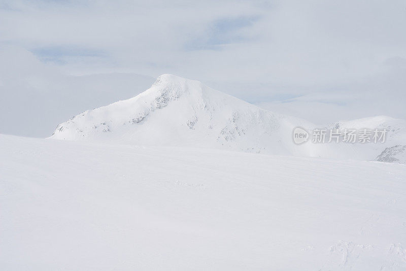 山里的暴风雪