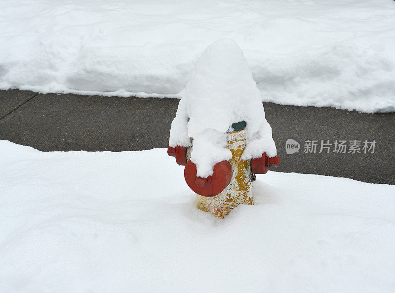 雪盖消防栓