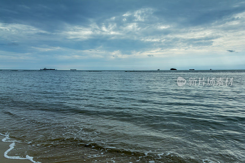 巴东尼瓦纳海滩黄昏全景