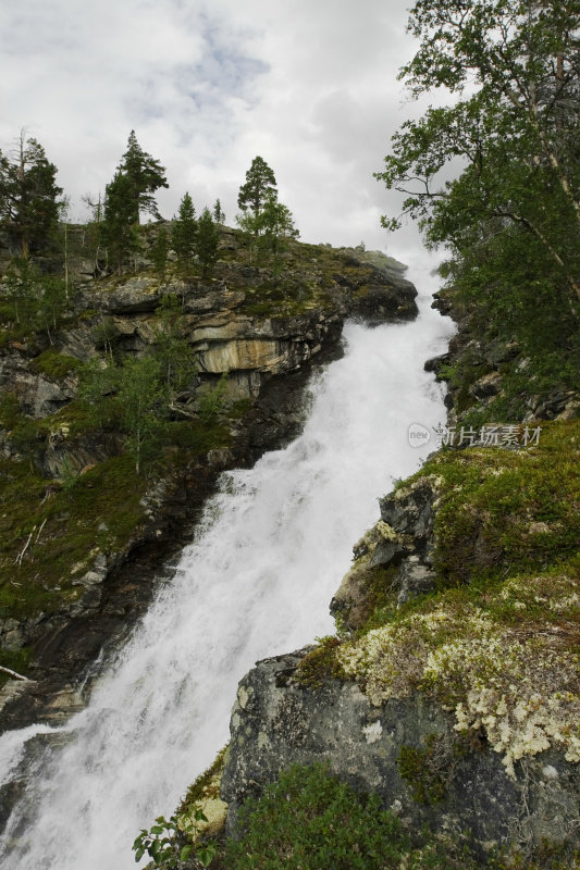 挪威约敦海门的瀑布。