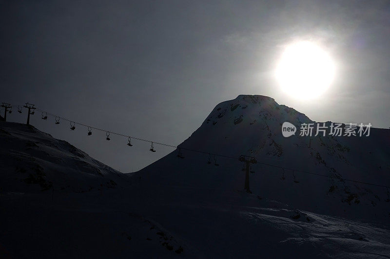 在奥地利圣安东滑雪