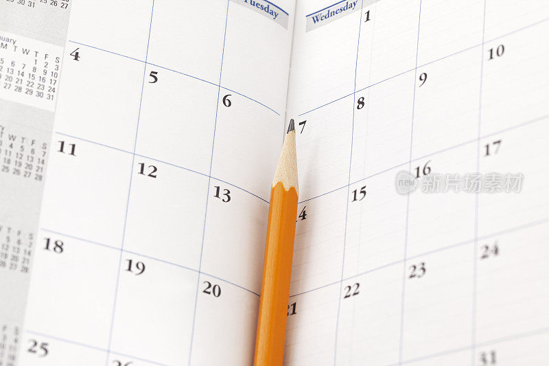 带铅笔的个人记事本或日历