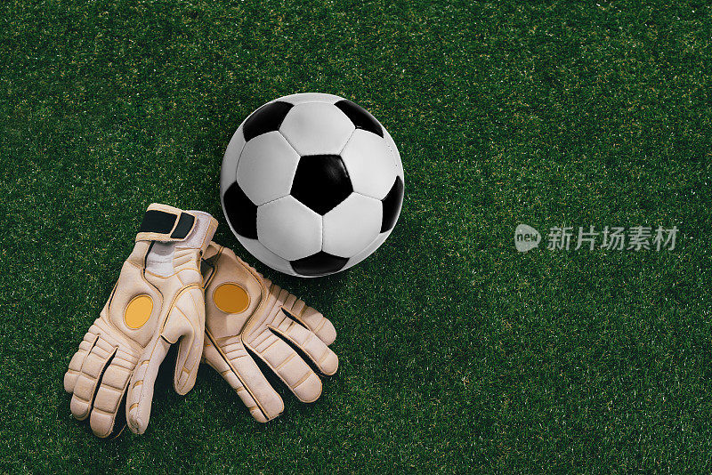 足球和守门员手套