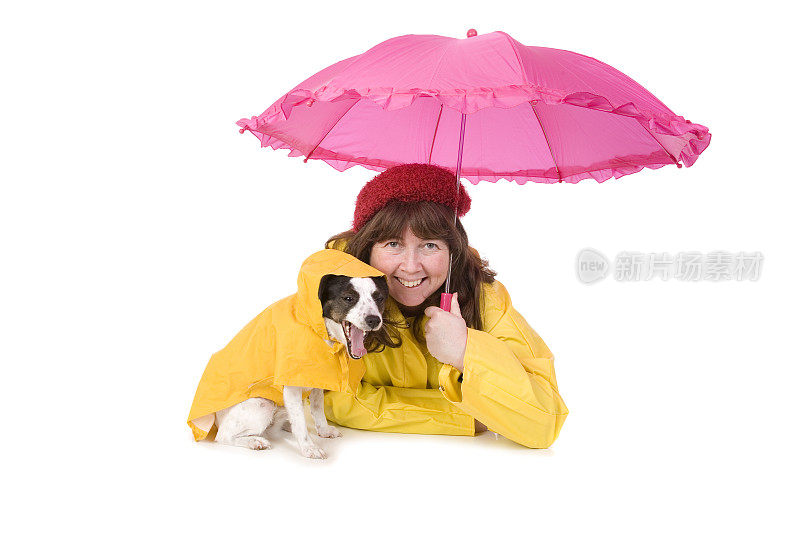雨天女人和狗