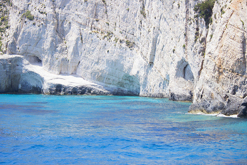 扎金索斯岛海岸的白色岩石