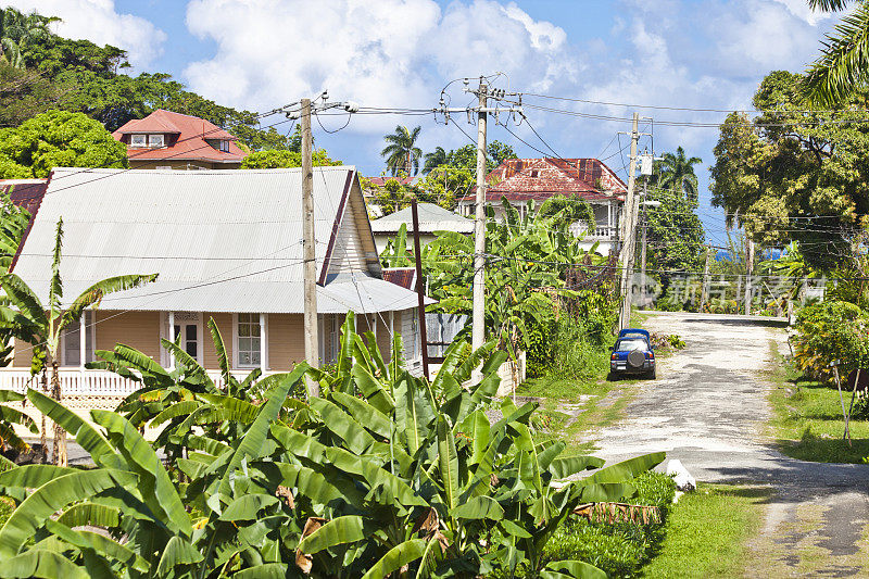 加勒比海小镇的街道。