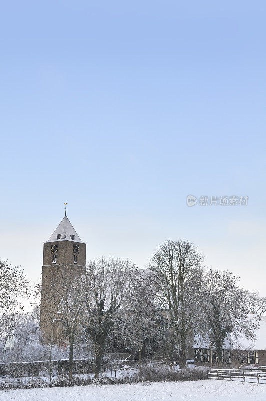 教堂在冬天