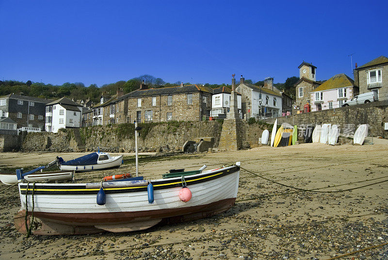 鼠洞渔村，海滩上的小船。
