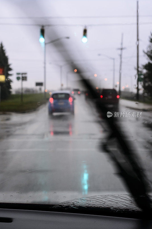 雨中的汽车
