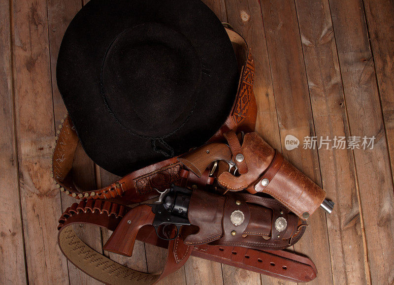 牛仔帽和手枪
