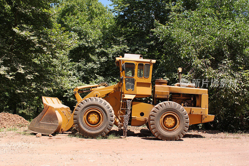 森林里的推土机