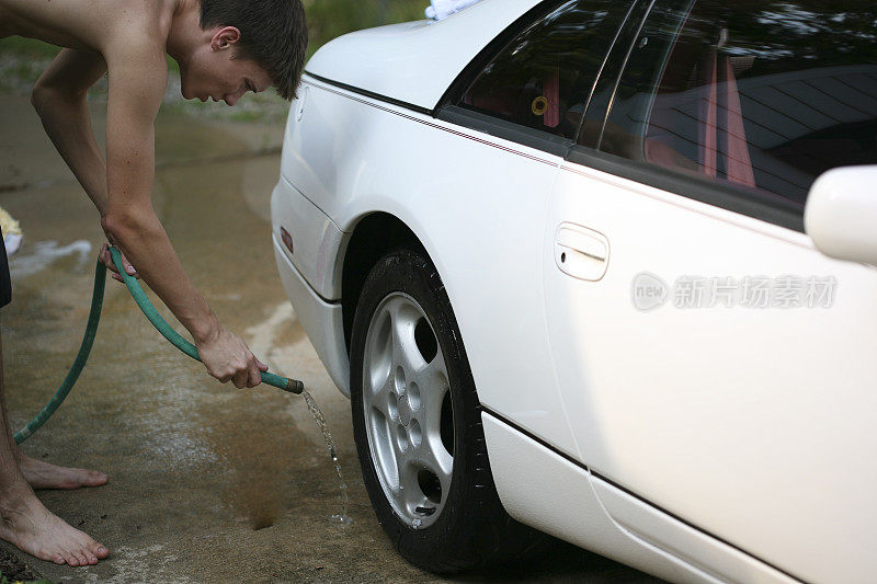 青少年洗汽车