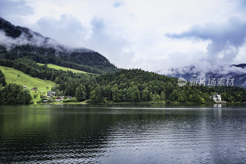 山湖全景