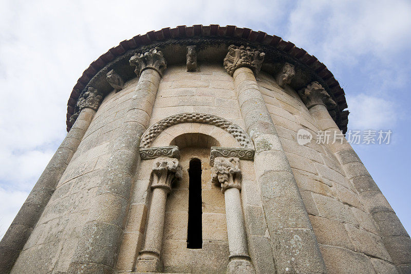 罗马式教堂后殿，桑芬修道院，葡萄牙北部。